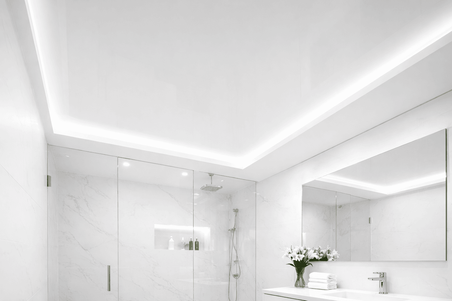 sufit napinany w łazience